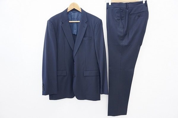 シンプルでスタイリッシュに決まるセオリーのメンズスーツを買い取りました