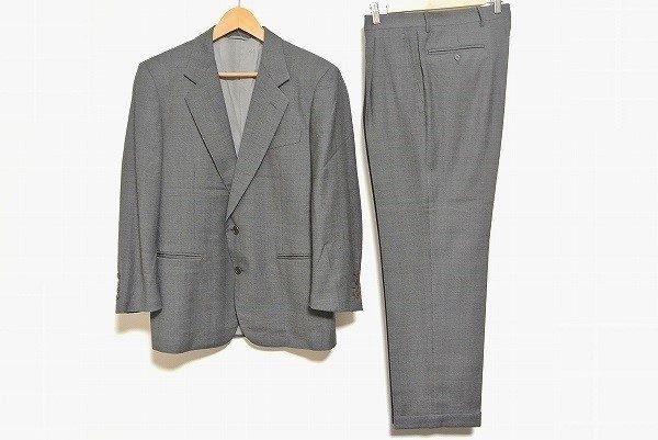 ロロ・ピアーナ社の高級素材でできたヘルノのシングルスーツを買い取りました