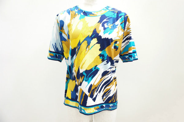 気分がぱっと華やぐレオナールのプリントトップスを買い取りました