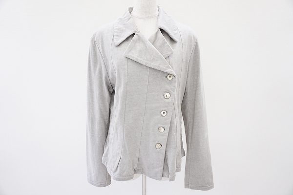 ラインのひとつひとつが美しいイッセイミヤケハートのジャケットを買い取りました