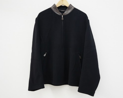 シンプルな黒のデザインにカシミアの柔らかさが大人カジュアルなエルメス HERMESのメンズ用ジップアップジャケットを買取させて頂きました。