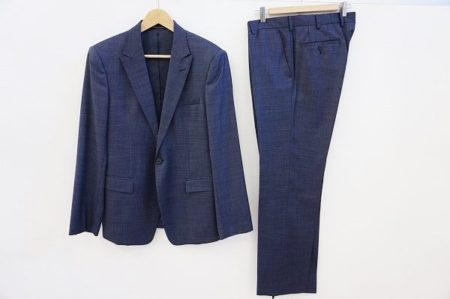 粋なおしゃれが叶うエンポリオアルマーニの紺色スーツを買い取りました