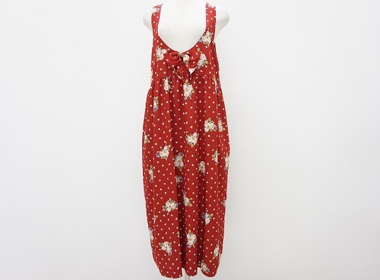 落ち着いた色味の赤にバラやピンドットが可愛らしいピンクハウス PINKHOUSEのジャンパースカートを買取させて頂きました。