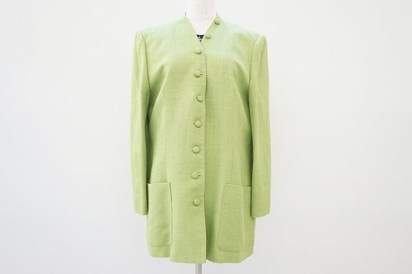 きれいなお色が映えるジュンアシダのノーカラージャケットをお譲りいただきました