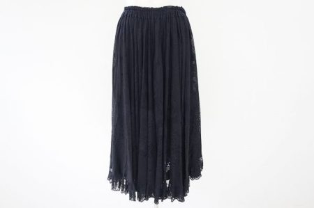 レースでラッピングされたロマンティックなバラ色の暮らしのスカートを買取いたしました