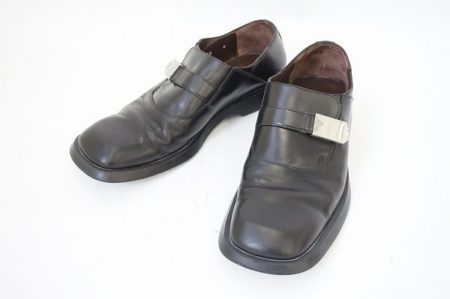 ジャンニヴェルサーチのレザー製スリッポンを買い取り査定させていただきました