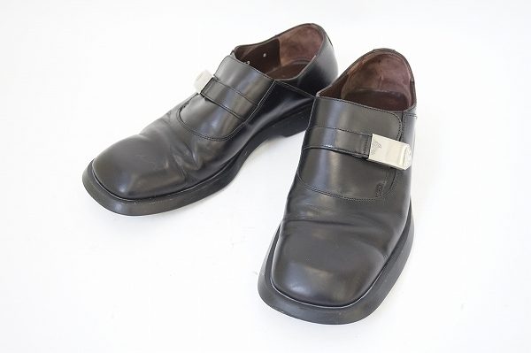 ジャンニヴェルサーチのレザー製スリッポンを買い取り査定させていただきました