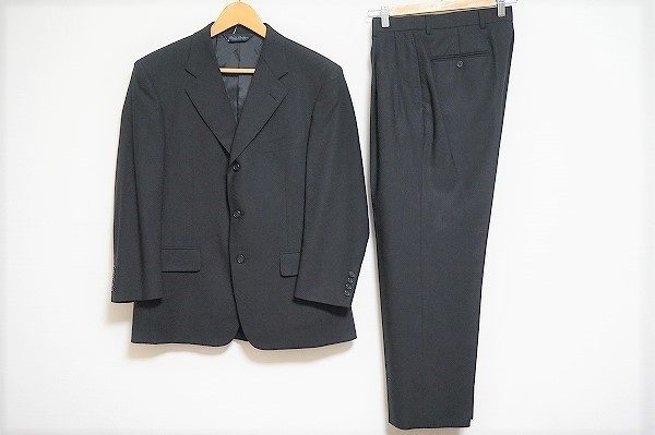 幅広い世代に人気のブルックスブラザーズのメンズスーツを買い取りました