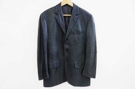 贅沢な羊革でできたロエベのメンズレザージャケットを買い取りました