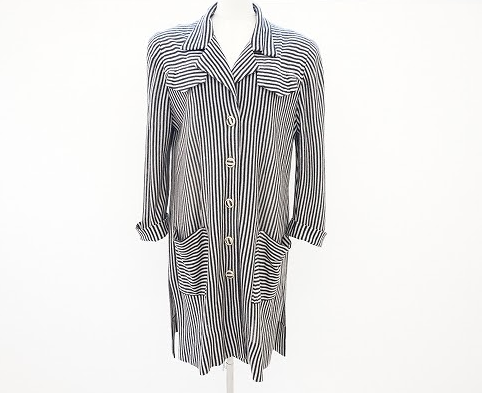 黒と白の細身ストライプが大人カジュアルな斉藤都世子のカーディガンを買取させて頂きました。