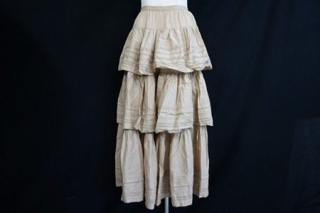 シルエットがキレイなワンダフルワールドのティアードスカートを買い取りました