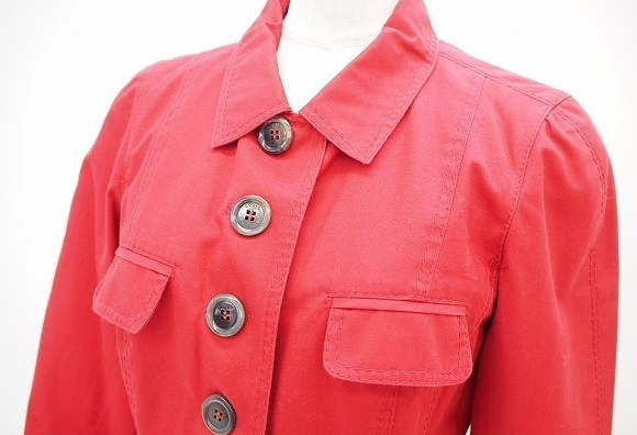 鮮やかな赤に大き目のボタンがアクセントになるルイ・ヴィトン LOUIS VUITTONのジャケットを買取させて頂きました。
