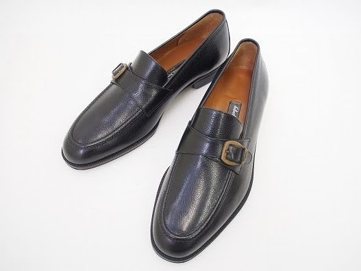 黒のレザーがベーシックでいてスタイリッシュな印象なフェラガモ Ferragamoのメンズ用シューズを買取させて頂きました。