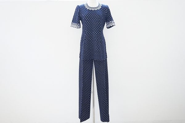 大人可愛くレディな気分を盛り上げる斉藤都世子のセットアップを買取いたしました