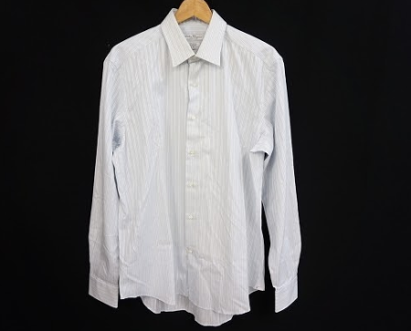シンプルなストライプ柄が爽やかでスタイリッシュな印象のサルヴァトーレ・フェラガモ Ferragamoの新品同様のメンズ用の長袖ワイシャツを買取させて頂きました。