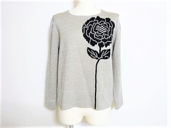 大輪の花で華やか、斉藤都世子のニットを買取いたしました