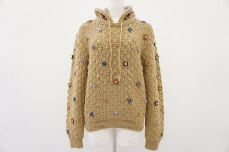 お花のモチーフが可愛いワンダフルワールドのニットパーカーを買い取りました