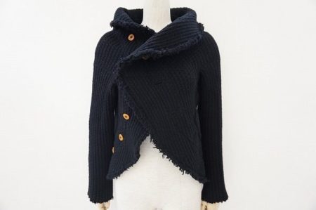 自分流のオシャレな着こなしを楽しめるコムデギャルソンのカーディガンを買取いたしました
