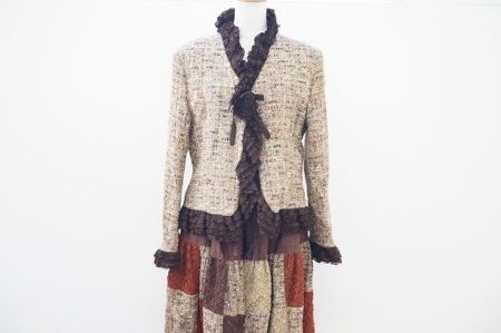 貴婦人のような佇まいに。カネコイサオのスカートスーツを買取いたしました