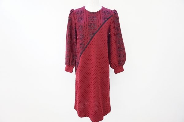 冬に映えて気持ち華やぐ、斉藤都世子のニットワンピースを買取いたしました