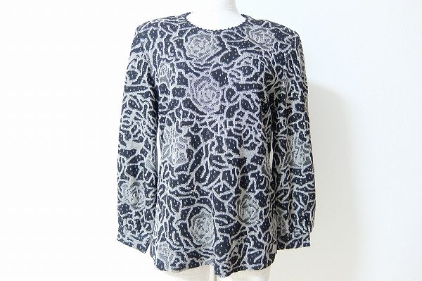 カットソー感覚でオシャレに着られる斉藤都世子のニットを買取いたしました