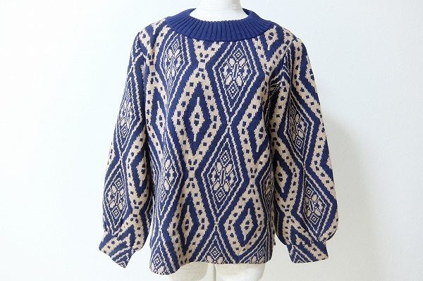 大胆な柄をコーデに取り入れて。斉藤都世子のニットを買取いたしました