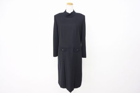 大人の装いに欠かせないレリアンのワンピースをお譲りいただきました