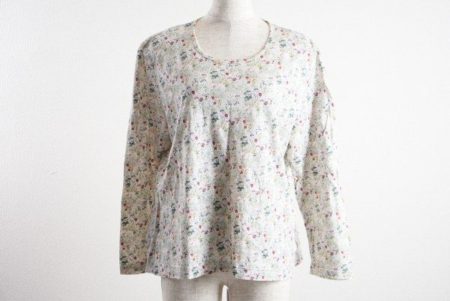 可愛いお庭がこの一枚に。バラ色の暮しのカットソーを買取いたしました