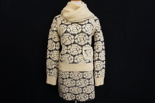 スーツには見えないオシャレ感たっぷりなシャネルのスカートスーツを買取いたしました