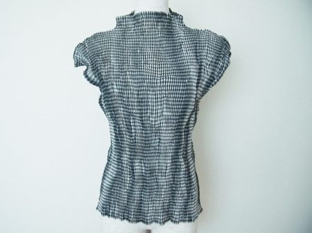 ギンガムチェックが可愛いイッセイミヤケのトップスを買い取りました