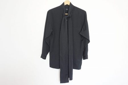 シャープな女性に魅せる！ワイズのボウタイブラウスを買取いたしました