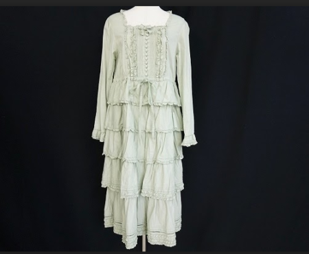 淡く柔らかな色味にリボンやフリルが可憐なピンクハウス PINKHOUSEのティアードワンピースを買取させて頂きました。