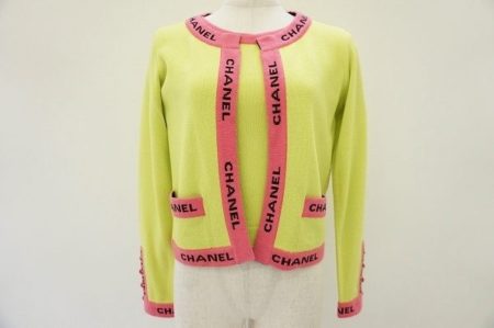 色のコントラストが面白いシャネルのアンサンブルを買い取りました