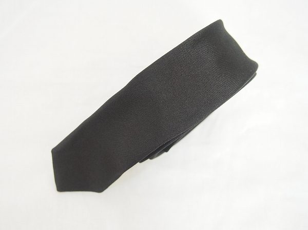 黒の高級感が引き立つ、ディオールオムのネクタイを買取いたしました
