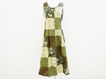 緑を基調としたパッチワークデザインが可愛らしい雰囲気を演出してくれるカネコイサオ KANEKO ISAOのノースリーブワンピースを買取させて頂きました。