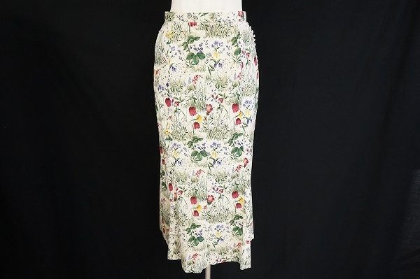 ナチュラルな華やかさがあるバラ色の暮らしのスカートを買取いたしました