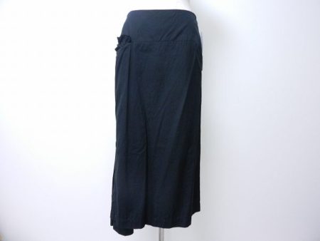 アシンメトリーデザインが素敵なコムデギャルソンのロングスカートをお譲りいただきました