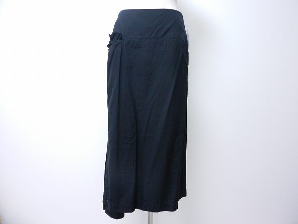 アシンメトリーデザインが素敵なコムデギャルソンのロングスカートをお譲りいただきました