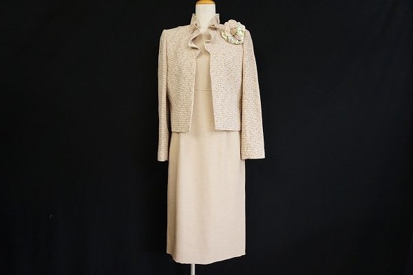 きちんとシーンにもこれ1枚！ユキトリヰのワンピーススーツを買い取りました