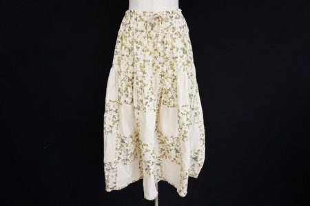 クローバー柄がキュートなワンダフルワールドのスカートを買い取りました