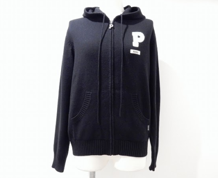 ピンクハウス PINKHOUSEのブラックのシンプルパーカーを買取させて頂きました。