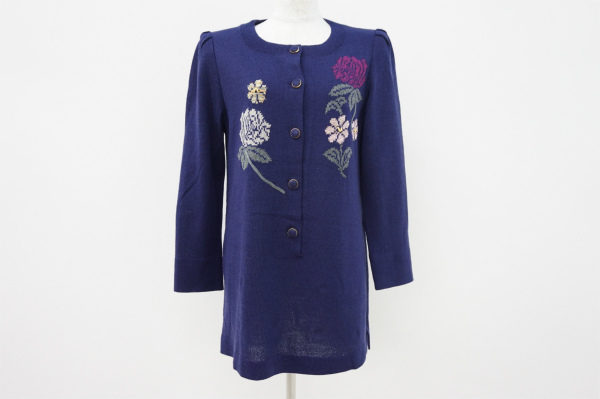 大人女性のエレガントな着こなしに。斉藤都世子のニットを買取いたしました