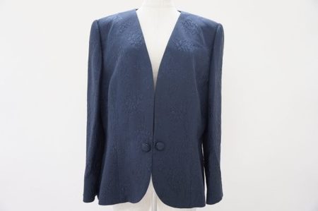 やさしい花柄がキレイなジュンアシダのノーカラージャケットをお譲りいただきました