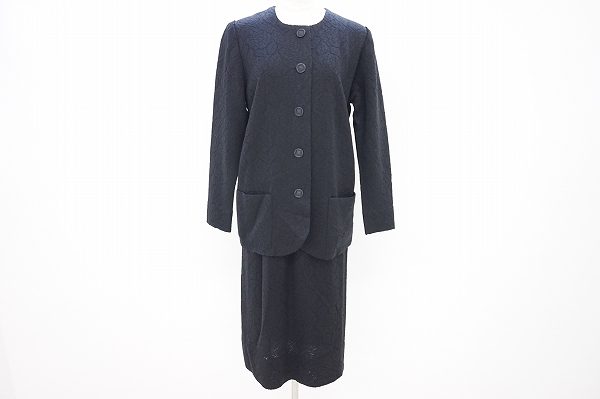 着心地のよいニット素材でできたサイトウトヨコのセットアップを査定させていただきました