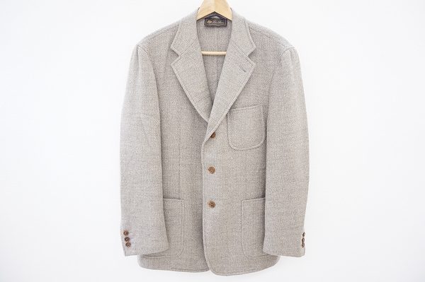 淡色コーディネートにおすすめしたいロロピアーナのカシミア混ジャケットを買い取りました