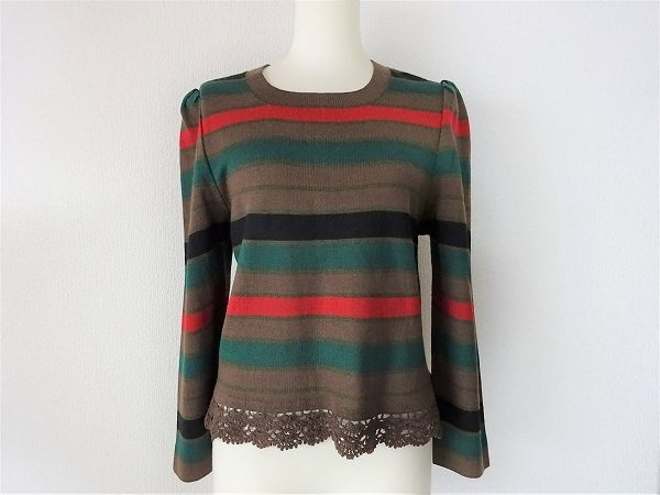 あざやかなボーダー柄が可愛いサイトウトヨコのニットトップスを買い取りました