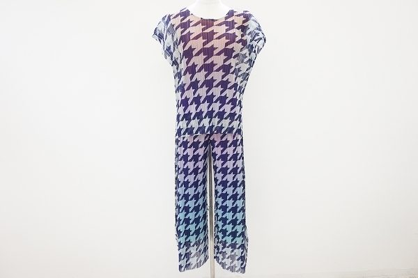 ワンピース風に着られるプリーツプリーズの千鳥格子柄セットアップをお譲りいただきました