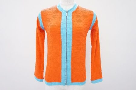 新鮮なカラーリングと着心地ややみつきに！シャネルのカーディガンを買取いたしました