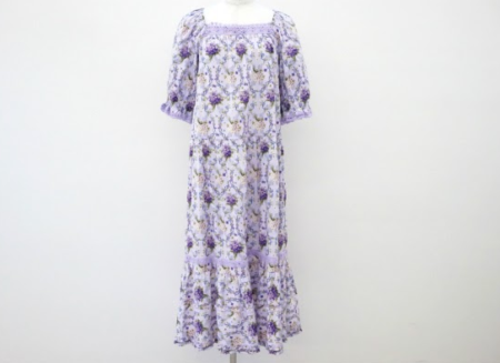 紫の花柄がエレガントな雰囲気を演出してくれるピンクハウス PINKHOUSEのタグ付き新品同様なワンピースを買取させて頂きました。