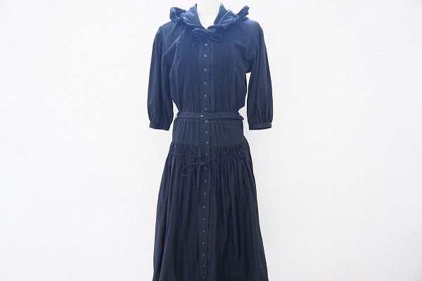 ギャザー使いが可憐なカネコイサオのワンピースを買い取りました